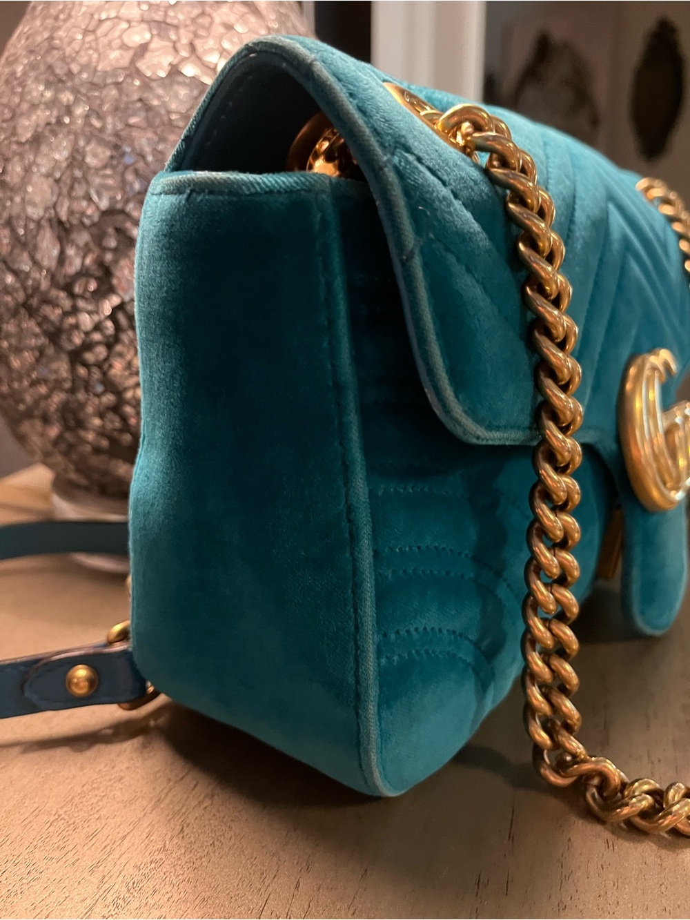 Gucci Teal Velvet Shoulder Bag with Gold Double G Chain - Picture 4 of 12